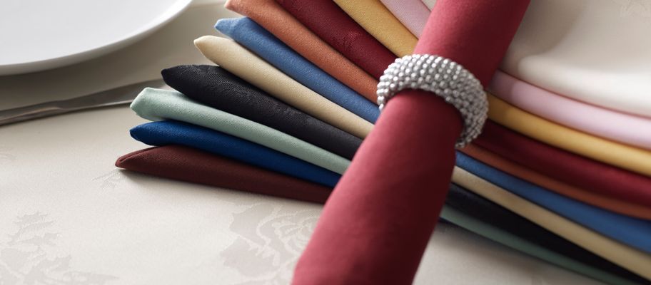 Coloured polyester napkins