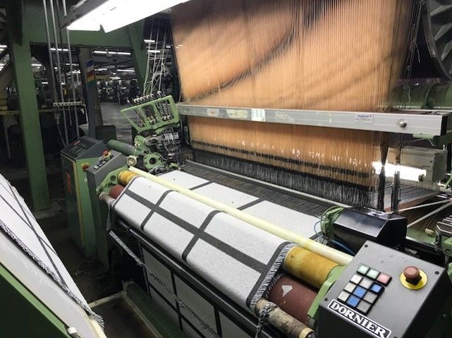 A jacquard loom in action