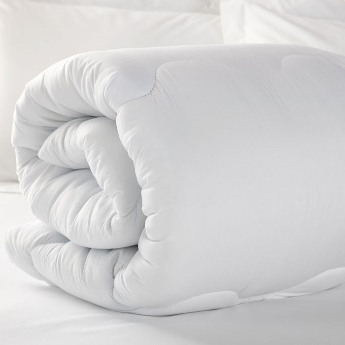 Non-allergenic hollowfibre duvet