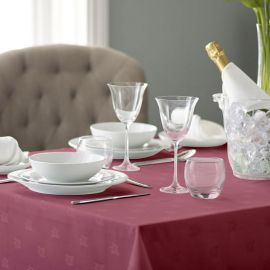 V Polyester Ivy Leaf Coloured Tablecloth (Clearance)