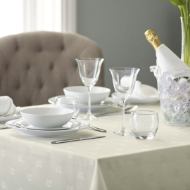 V Polyester Ivy Leaf Design Ivory Tablecloth