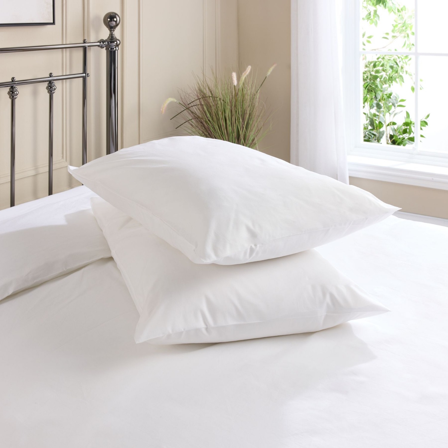 Hotel Style White Pillowcases Luxury Quality 200TC
