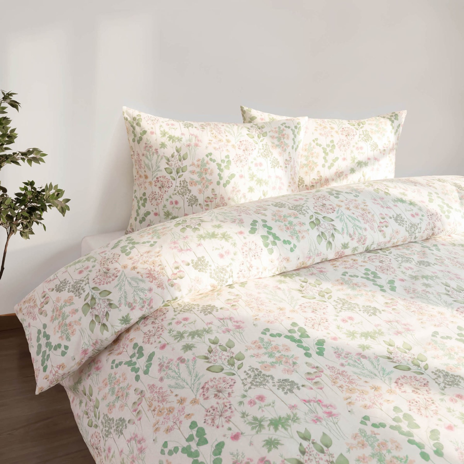 Martex Studio Edition Wildflower Field Duvet Cover Set Super King - 260 x 220cm