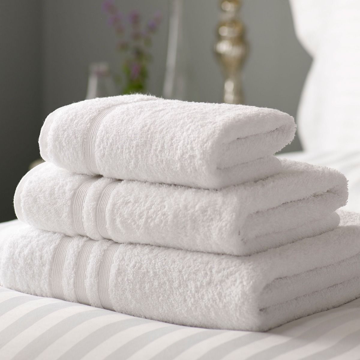White cotton towels deals