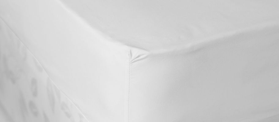 White polycotton fitted bed sheet