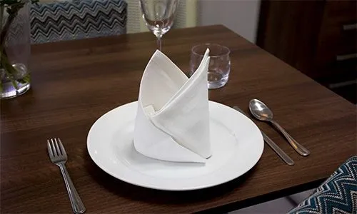 10 EASY CLASSIC NAPKIN FOLDS FOR RESTAURANTS. 