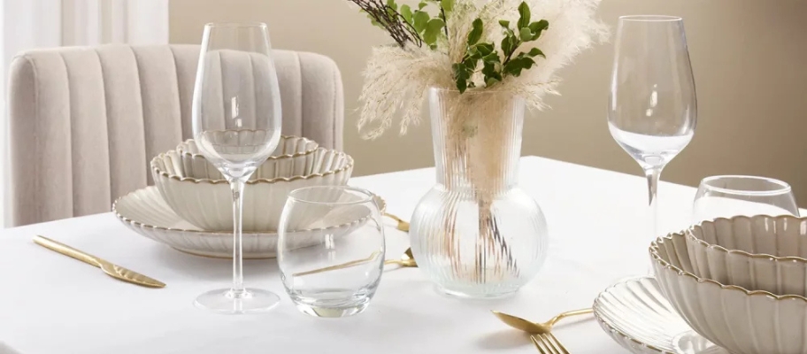 Elevating Event Décor with White and Satin Band Tablecloths